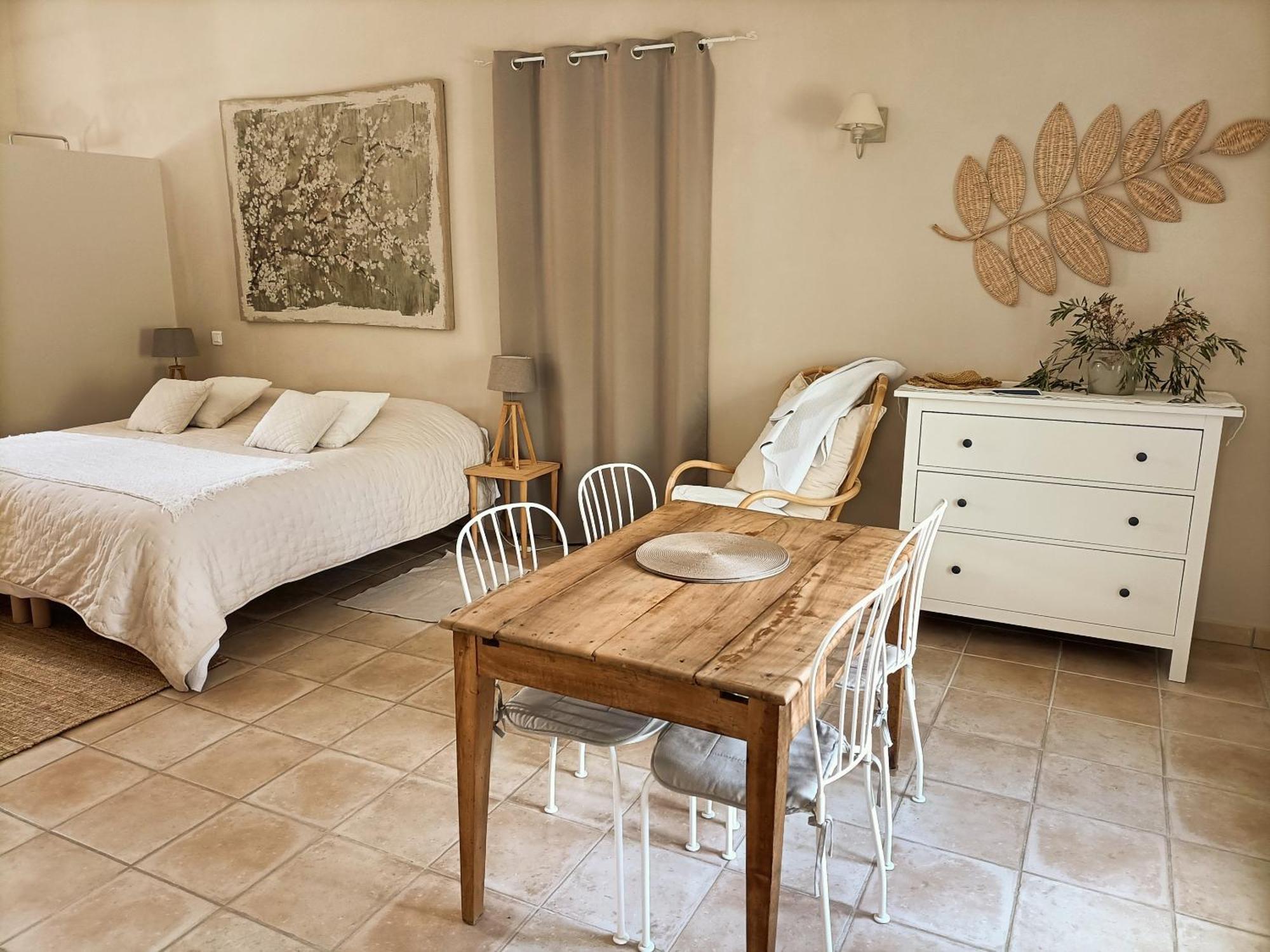 Hotel La Ferme Les Eybrachas Réauville Pokoj fotografie